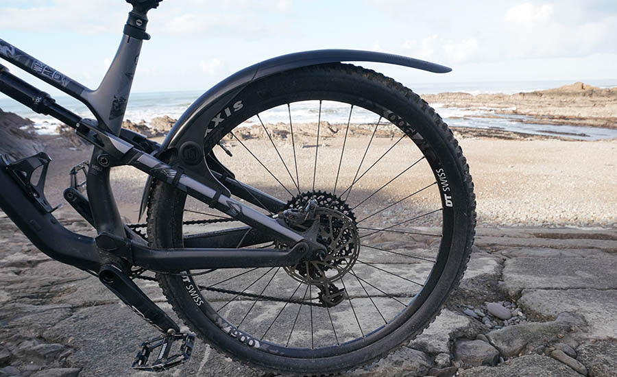 Blatník zadní Mucky Nutz MudGuard - černý