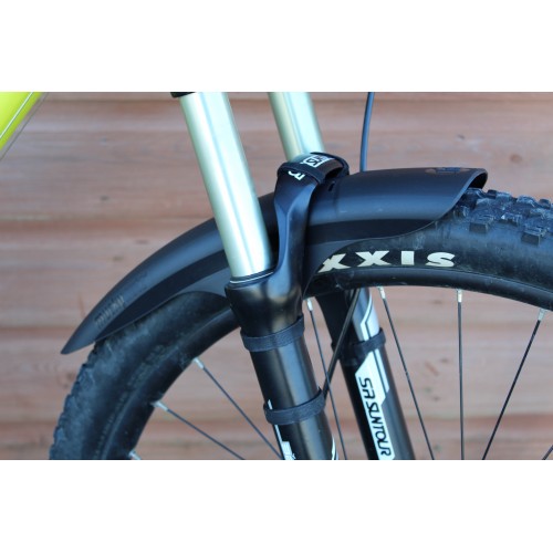 Blatník přední Mucky Nutz MudGuard krátký - černý