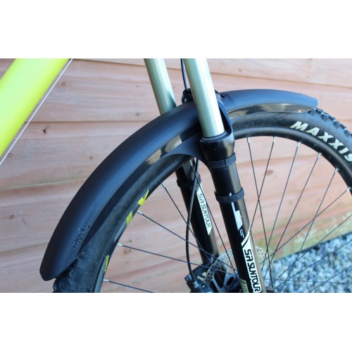 Blatník přední Mucky Nutz MudGuard dlouhý - černý